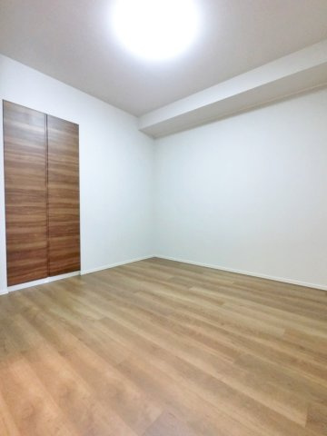 【洋室】 | サンメゾン平塚代官町 | 約5.0帖の洋室です。