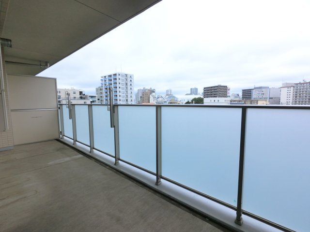 【バルコニー】 | サンメゾン平塚代官町 | 約11.52㎡のワイドバルコニーです。