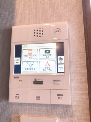 【セキュリティ】 | サンメゾン平塚代官町 | 来客時に便利なTVモニター付インターホン。
女性やお子様のお留守番時にも安心です♪