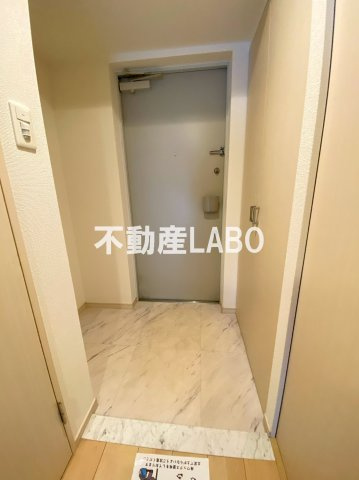 アドバンス難波西アクア　の玄関