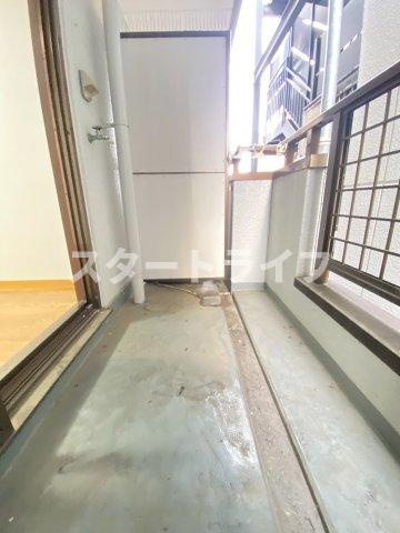 大阪市淀川区十三東１丁目の賃貸マンションのバルコニー