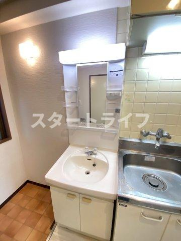 大阪市淀川区十三東１丁目の賃貸マンションの洗面所