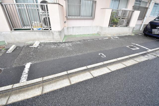 岡本グリーンハイツの駐車場| 