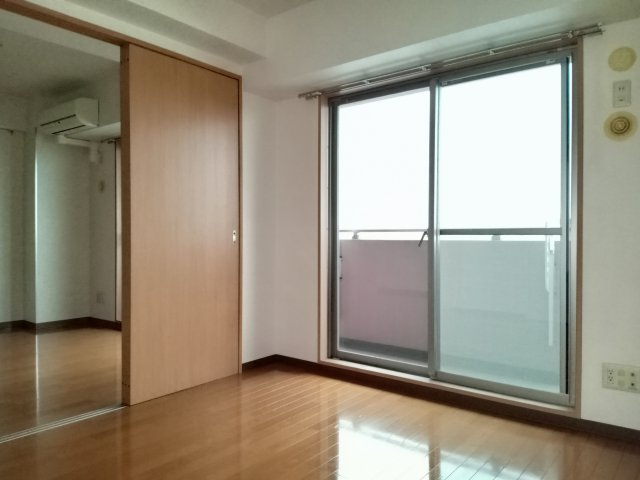 川崎市多摩区中野島６丁目の賃貸マンションの洋室