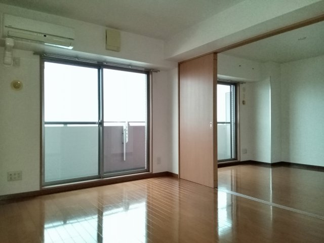 川崎市多摩区中野島６丁目の賃貸マンションの居間・リビング