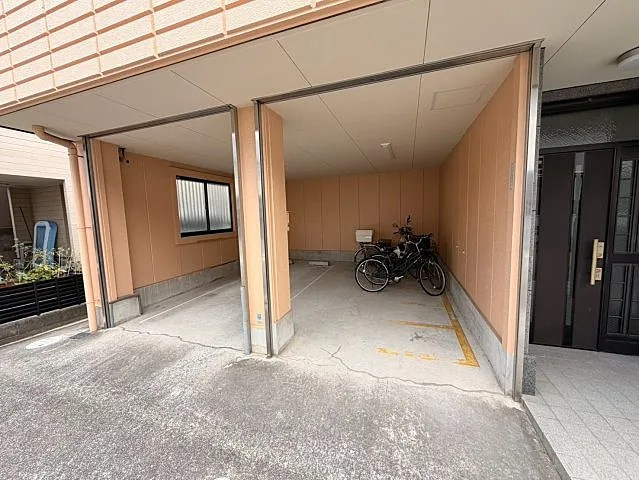 ジーライズ深江の駐車場