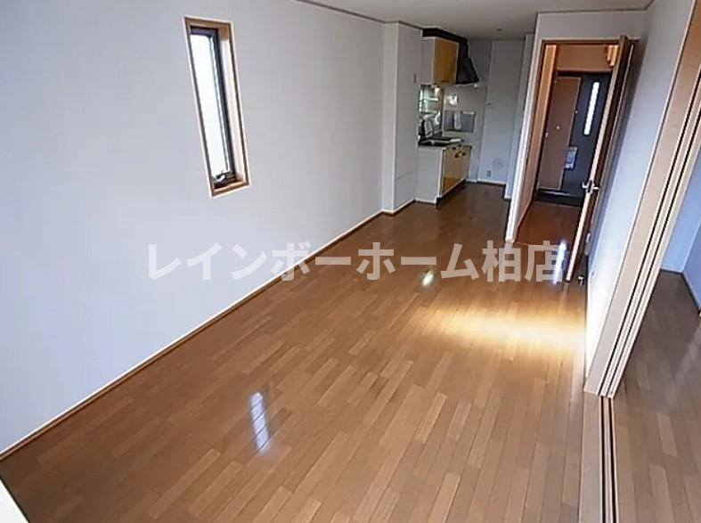 特典：仲介手数料が無料です!!の居間・リビング|※別部屋参考写真。