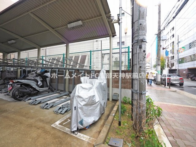 ミュプレ北浜EASTの駐車場