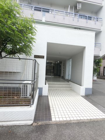市川プラザのロビー