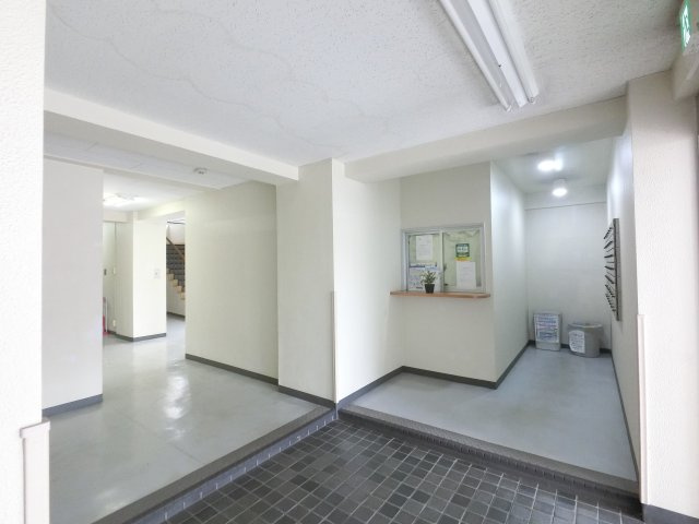市川プラザのエントランス
