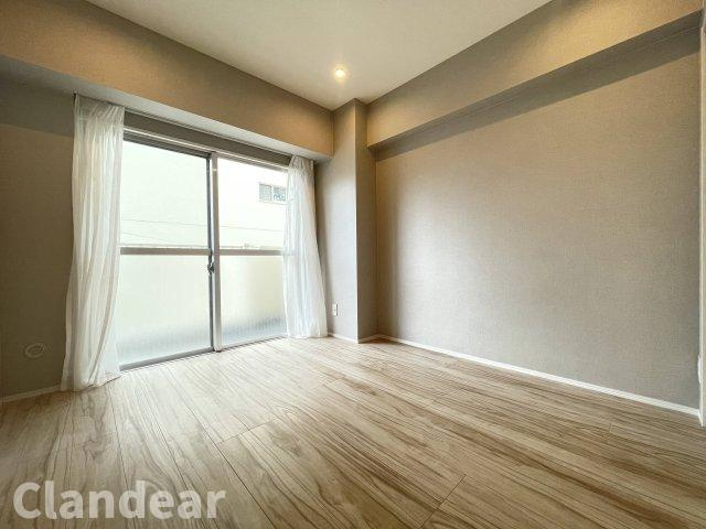 白鳥ダイヤモンドマンションの洋室|ドキドキの新生活も、安心してスタート。ぴったりの住まいを見つけませんか？クランディアが一緒に住まい選びをサポートします‼　まずは、お気軽にお問合せください　＃クランディア