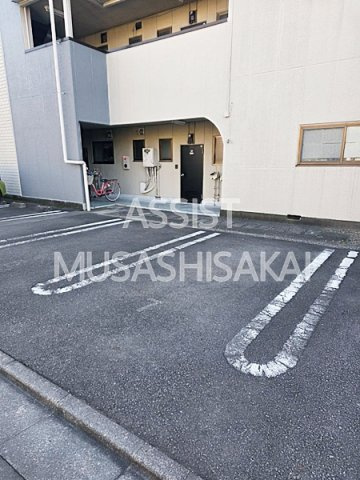 貢栄ハイツの駐車場