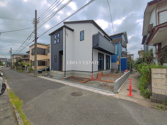 越谷市大字下間久里 新築分譲住宅の前面道路含む現地写真