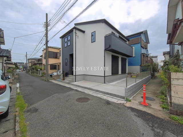 越谷市大字下間久里 新築分譲住宅の前面道路含む現地写真