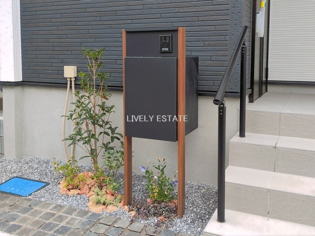 越谷市大字下間久里 新築分譲住宅のその他|インターホン機能・宅配BOX付き門柱