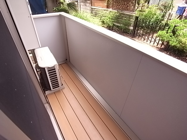 【バルコニー】 | レクエルド大久保 | 外からの目が気にならないバルコニーで洗濯物が干せます