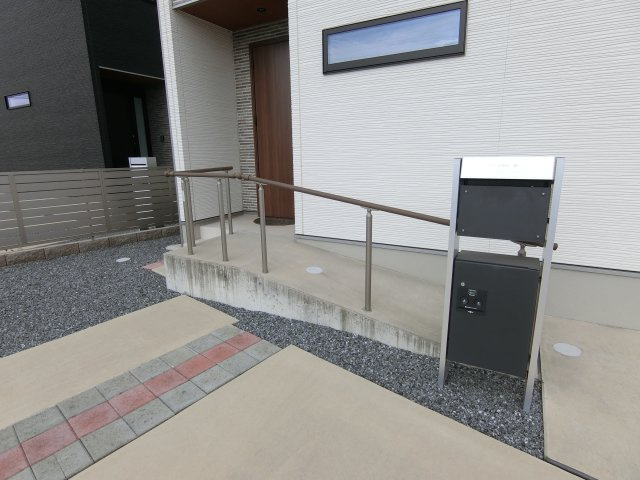 高崎市日高町の中古一戸建のエントランス