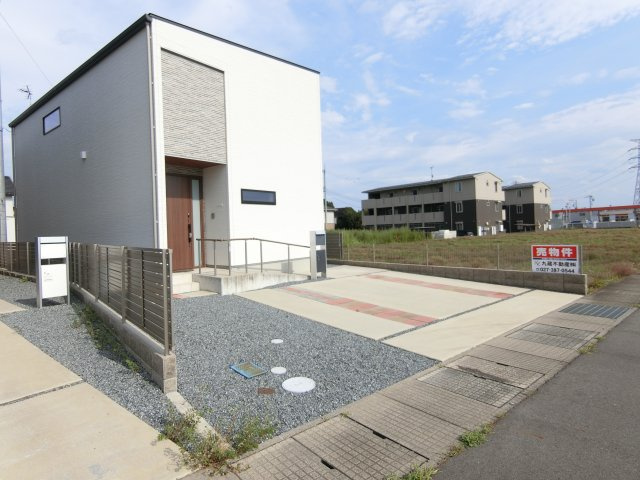 高崎市日高町の中古一戸建の駐車場