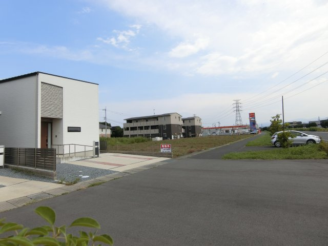 高崎市日高町の中古一戸建の駐車場