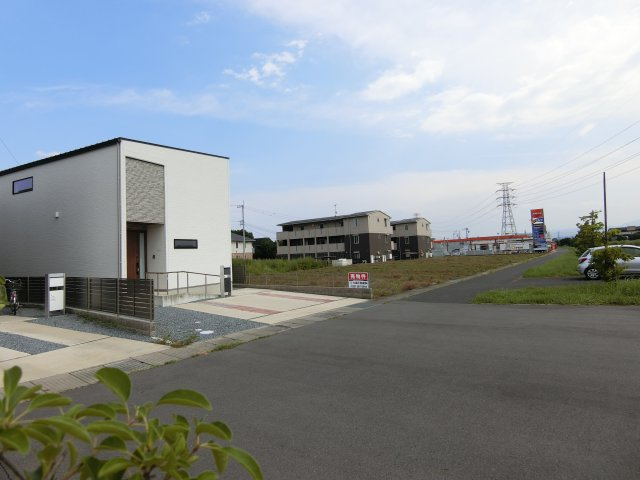 高崎市日高町の中古一戸建の駐車場