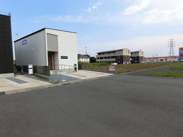 高崎市日高町の中古一戸建の駐車場
