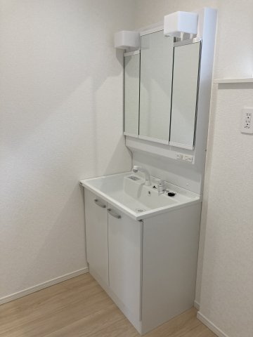山陽小野田市南竜王町　第１－３号地の独立洗面台