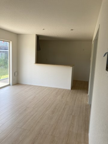 山陽小野田市南竜王町　第１－３号地の居間・リビング