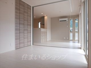 アンビエンテ　ガーデン　Ｂ棟の居間・リビング|人気の対面キッチン