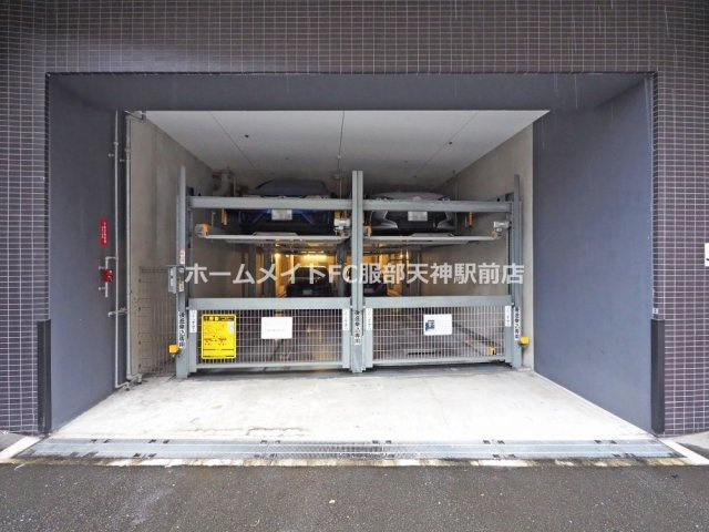 ミュプレ北浜EASTの駐車場