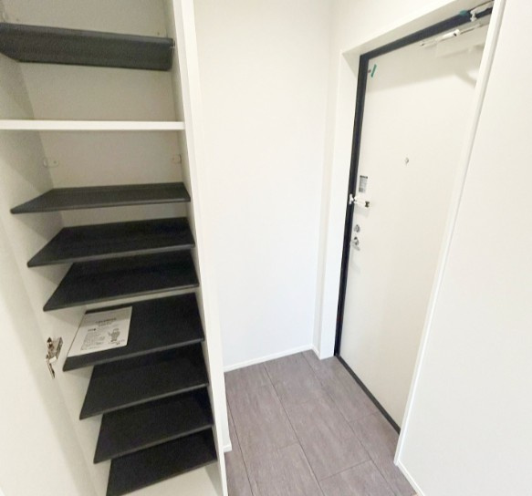 GRADUS津田沼の玄関|※同施工シリーズ・別建物参照
