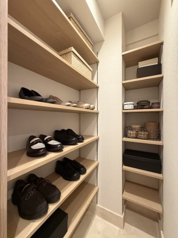 中野区中央４丁目の中古マンションの収納|シューズインクローゼット