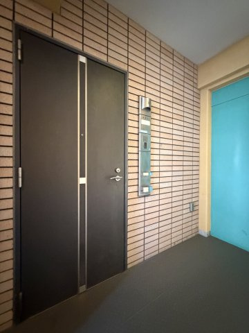 中野区中央４丁目の中古マンションの玄関