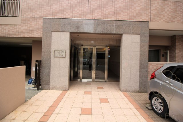 パセオ十三東のエントランス