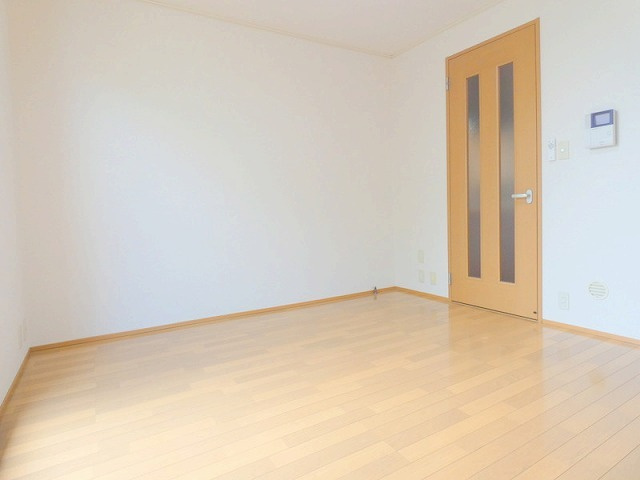 クレセントハイツの居間・リビング|★明るいフローリングのお部屋★