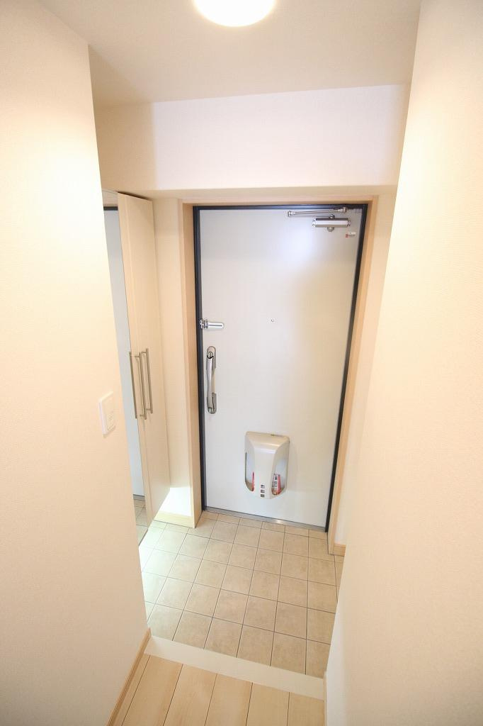 ラ・ロゼベールⅡの玄関|※お部屋により仕様が異なる場合があります。