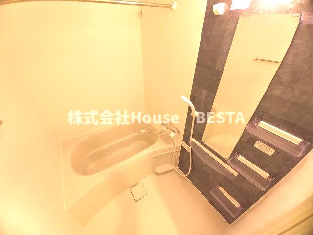 セレニテ神戸元町プリエの浴室