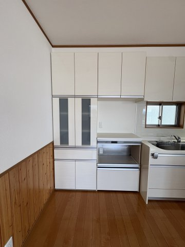鹿沼市寺町／中古平屋住宅の収納|キッチンサイドのカップボード