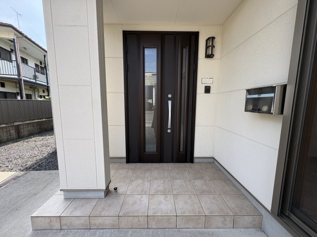 鹿沼市寺町／中古平屋住宅の玄関|玄関外