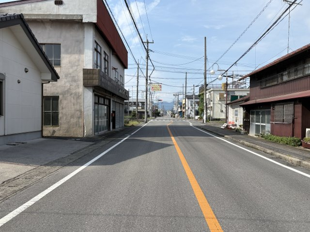 鹿沼市寺町／中古平屋住宅の前面道路含む現地写真|接道（鹿沼市道）　※左側が物件です