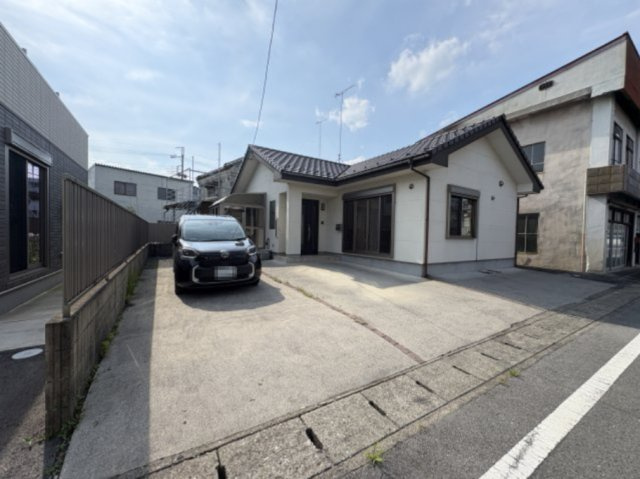 鹿沼市寺町／中古平屋住宅の駐車場|駐車スペース4台分