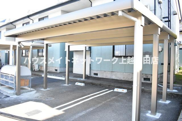 アメニティハイツＡ棟の駐車場|カーポート