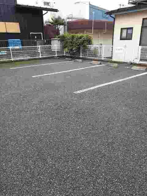 ジョリー柏の駐車場