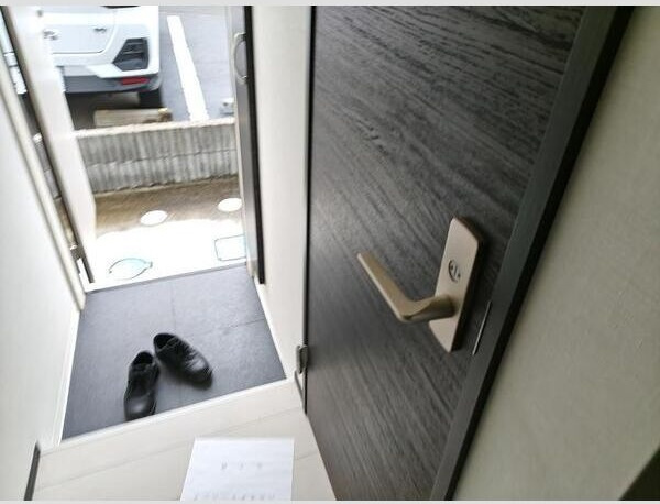 Azul中山の玄関