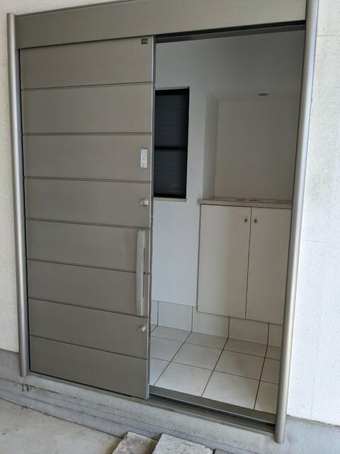 旭町二丁目戸建の玄関|シンプルで使いやすい玄関です