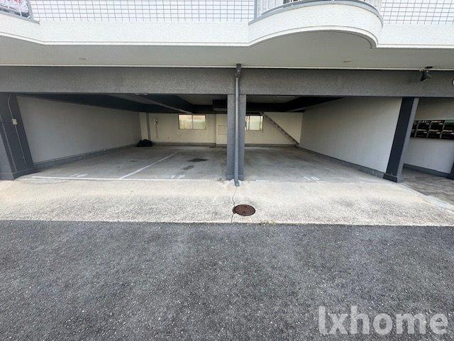フラット34茨木の駐車場|カースペースがあります