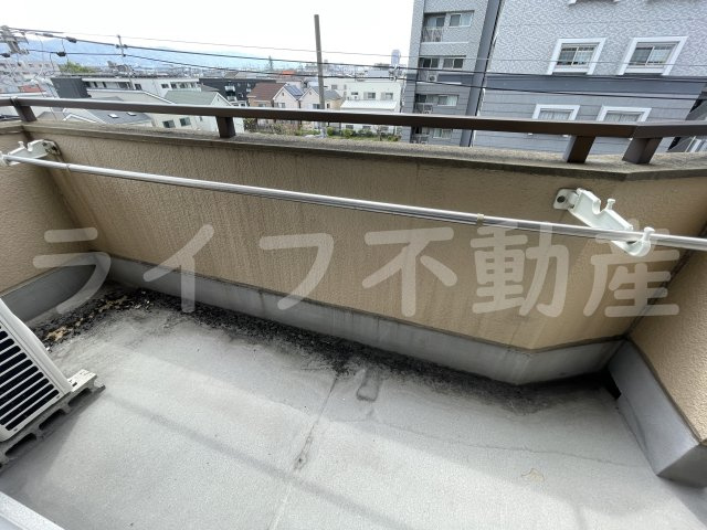 ディアハイム鴻池のバルコニー|暖かな日差しのふりそそぐバルコニー