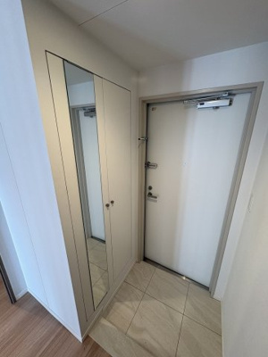 【玄関】 | ラ・カーサ広尾 | ※写真は同タイプ住戸です。
