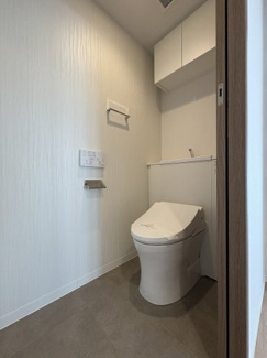 【トイレ】 | ラ・カーサ広尾 | ※写真は同タイプ住戸です。