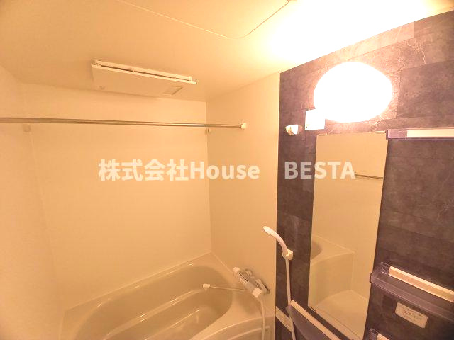 セレニテ神戸元町プリエの浴室