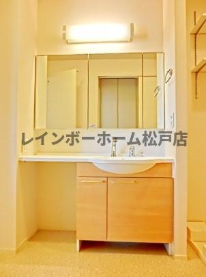 仲介手数料（賃料の1.10ヵ月）の50％OFF対象物件！の独立洗面台